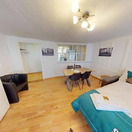 Zentrale 2,5 Altstadtwohnung - Boxspringbett - Smart Tv Chur Bagian luar foto